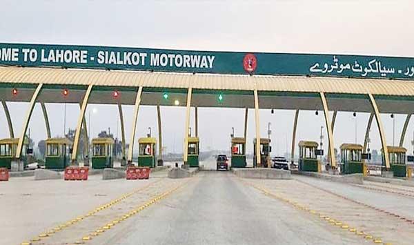 Cracks In Lahore Sialkot Motorway Only After Four Months